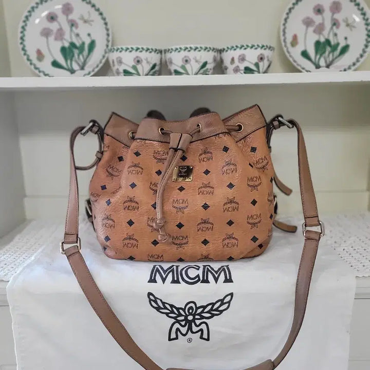 [BUNJANG] MCM Drawstring Bucket Bag Camel / MCM 엠씨엠 드로우스트링 버킷백 카멜