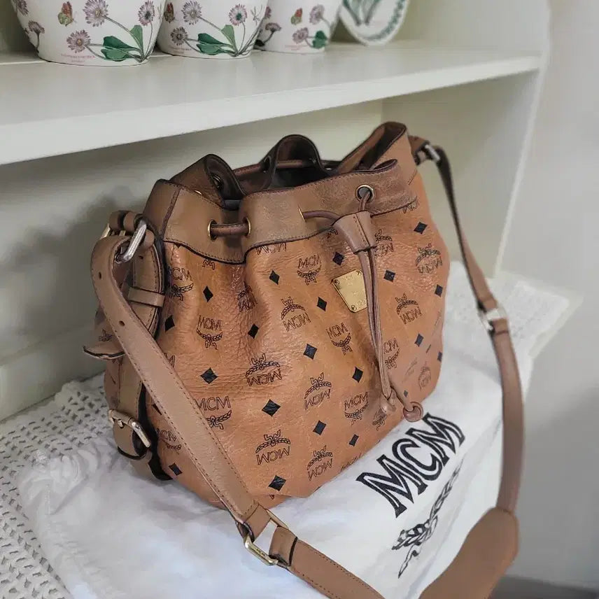 [BUNJANG] MCM Drawstring Bucket Bag Camel / MCM 엠씨엠 드로우스트링 버킷백 카멜