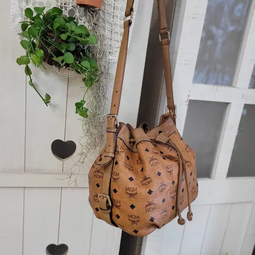 [BUNJANG] MCM Drawstring Bucket Bag Camel / MCM 엠씨엠 드로우스트링 버킷백 카멜
