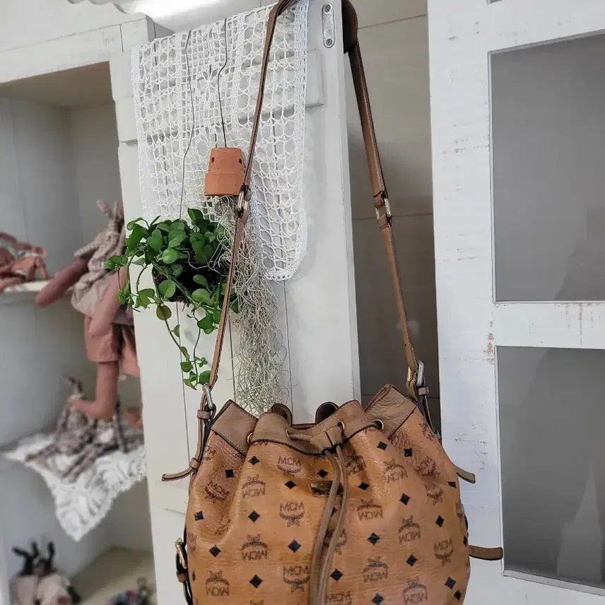[BUNJANG] MCM Drawstring Bucket Bag Camel / MCM 엠씨엠 드로우스트링 버킷백 카멜