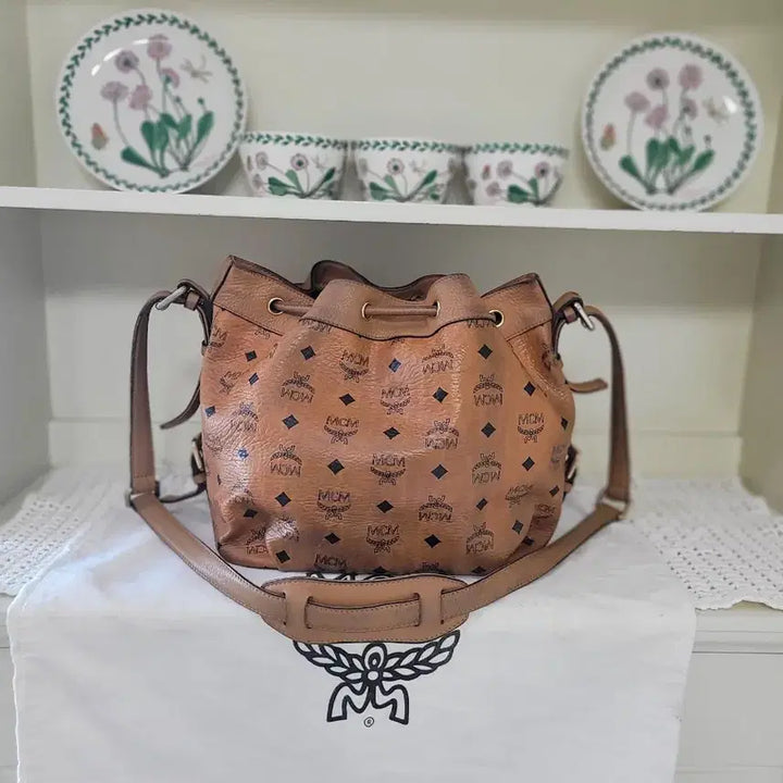 [BUNJANG] MCM Drawstring Bucket Bag Camel / MCM 엠씨엠 드로우스트링 버킷백 카멜
