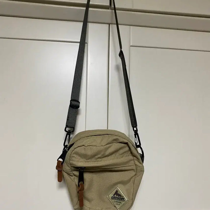 [BUNJANG] Gregory Tan Crossbody Bag / 그레고리 탄 컬러 크로스백