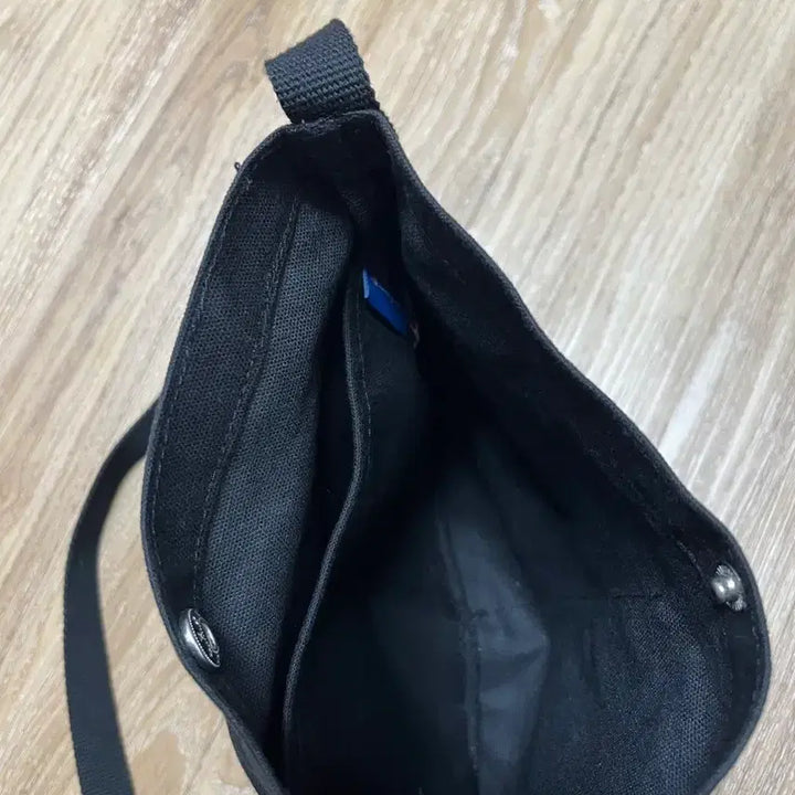 [BUNJANG] Champion Crossbody Bag / 챔피언 크로스백