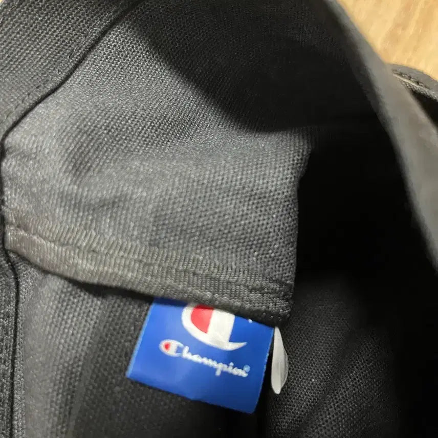 [BUNJANG] Champion Crossbody Bag / 챔피언 크로스백