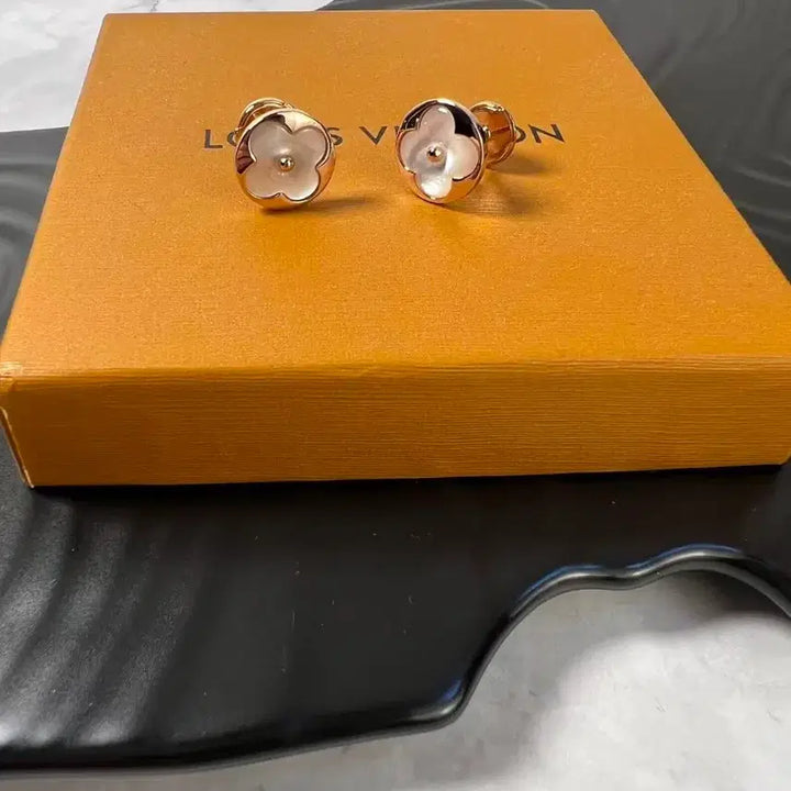 [BUNJANG] Louis Vuitton Lady Earrings / 루이비통 여사 귀걸이