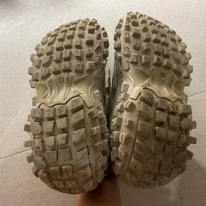 [BUNJANG] Balenciaga Defender Beige Sneakers / 발렌시아가 디펜더  41 사이즈 베이지