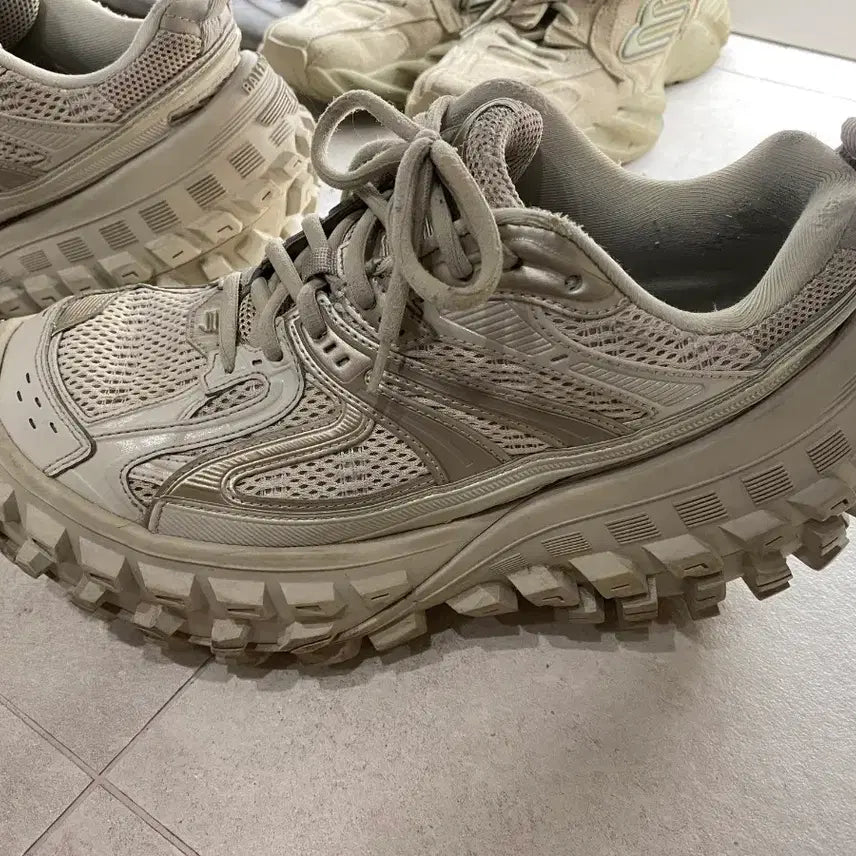 [BUNJANG] Balenciaga Defender Beige Sneakers / 발렌시아가 디펜더  41 사이즈 베이지