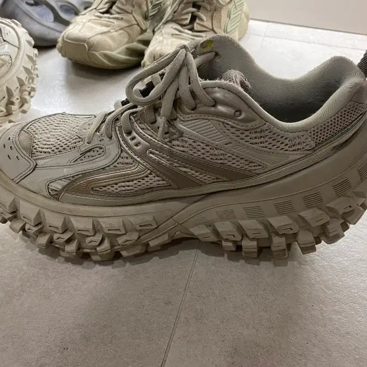 [BUNJANG] Balenciaga Defender Beige Sneakers / 발렌시아가 디펜더  41 사이즈 베이지