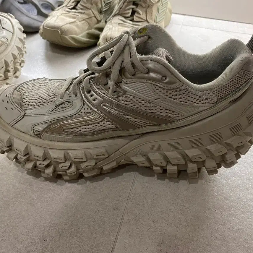 [BUNJANG] Balenciaga Defender Beige Sneakers / 발렌시아가 디펜더  41 사이즈 베이지