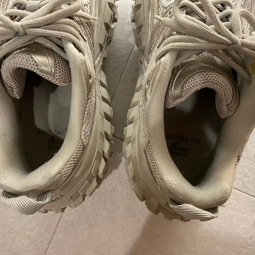 [BUNJANG] Balenciaga Defender Beige Sneakers / 발렌시아가 디펜더  41 사이즈 베이지