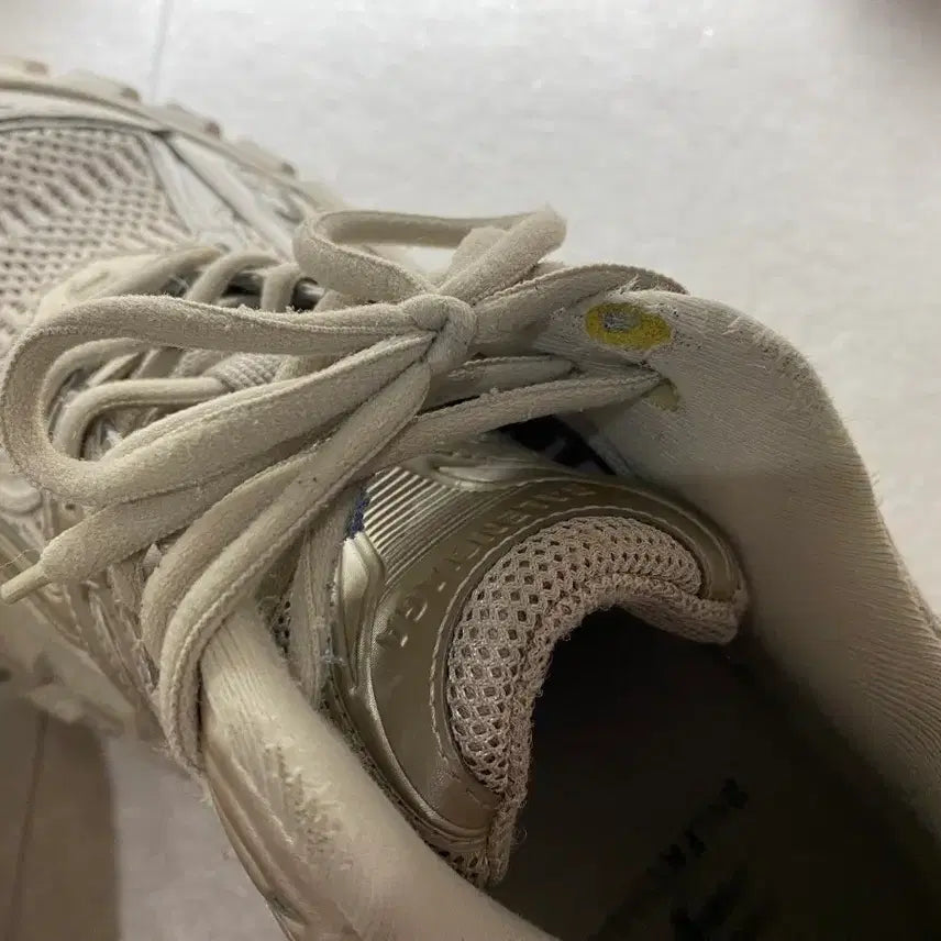 [BUNJANG] Balenciaga Defender Beige Sneakers / 발렌시아가 디펜더  41 사이즈 베이지