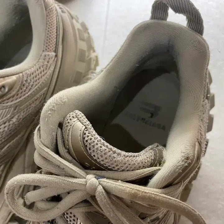 [BUNJANG] Balenciaga Defender Beige Sneakers / 발렌시아가 디펜더  41 사이즈 베이지