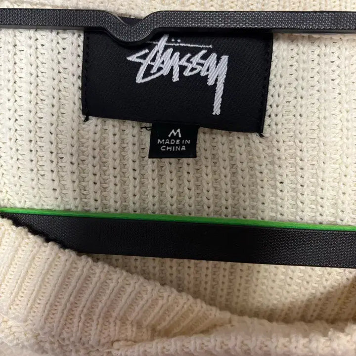 [BUNJANG] Stussy V-Neck Knit Green Sweater / Stussy 스투시 브이넥 니트 그린 아이보리