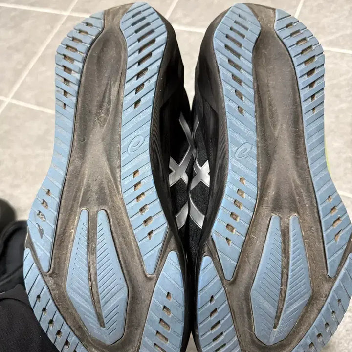 [BUNJANG] Asics Nova Blast 5 Luxe Black Running Shoes / 아식스 노바블라스트 5 럭스 블랙 275mm