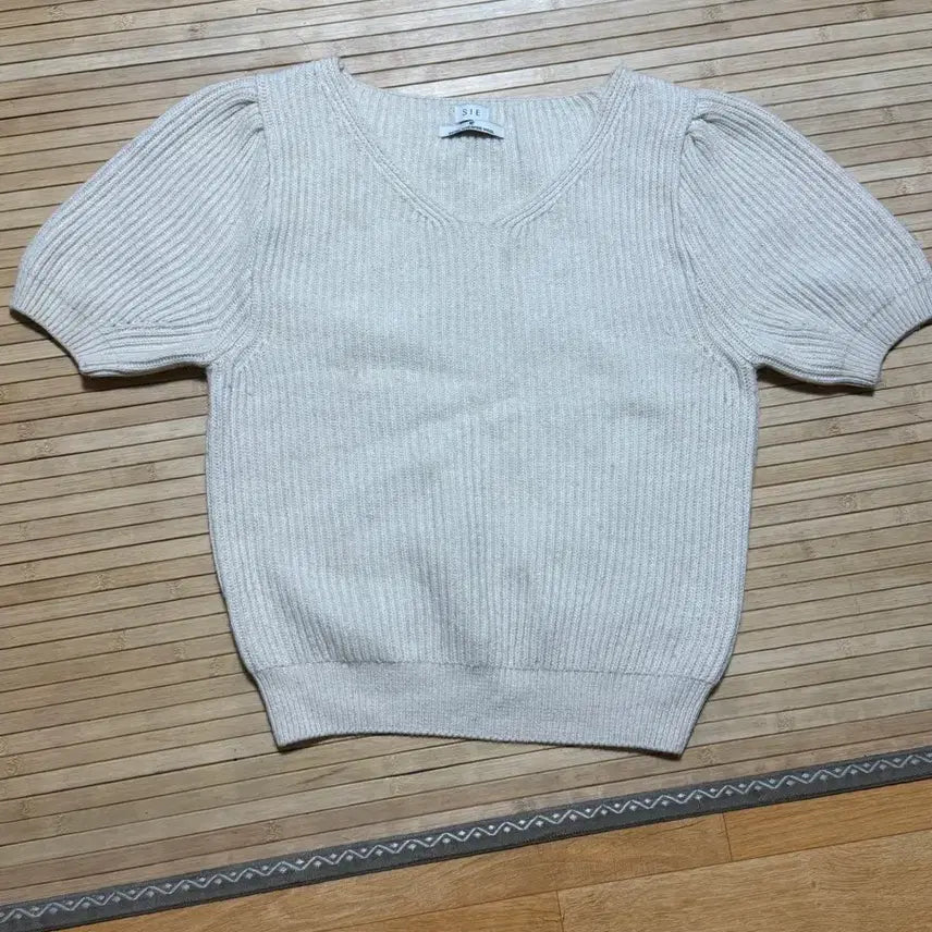 [BUNJANG] Sie V-Neck Half Knit / 시에 미케 브이넥 하프 니트