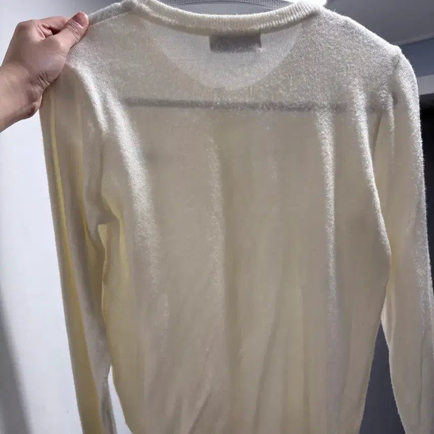 [BUNJANG] Imported Ivory Knit Cardigan / 수입의류 아이보리 니트 가디건 / 부드러운 소재 / 로고 포인트