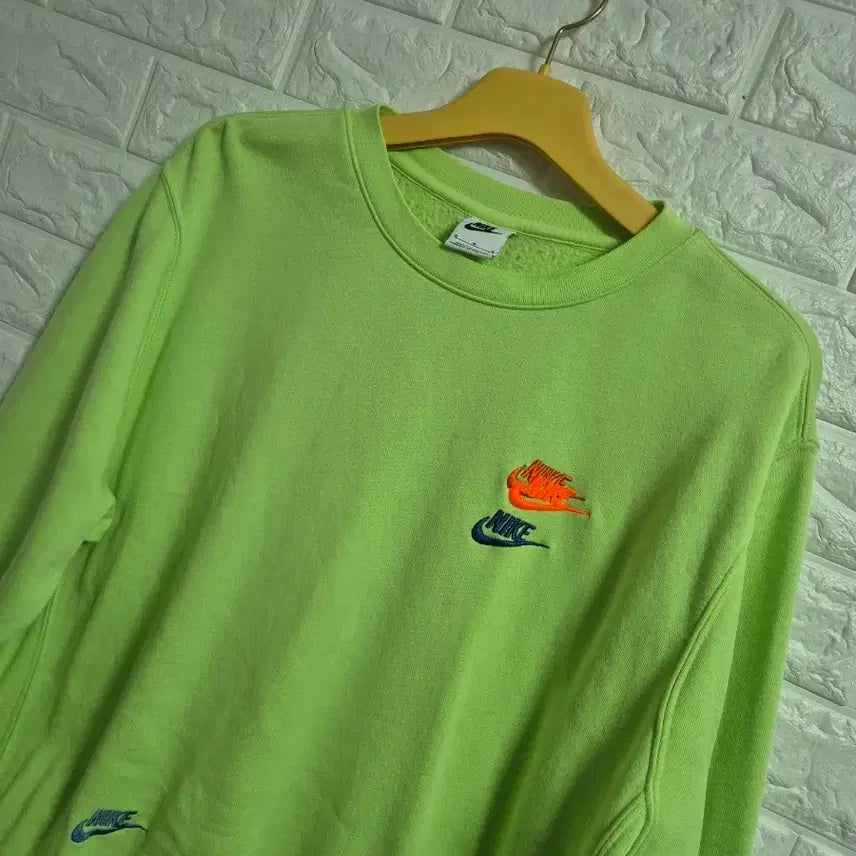 [BUNJANG] Nike Essential Fluorescent Sweatshirt / 나이키 맨투맨
