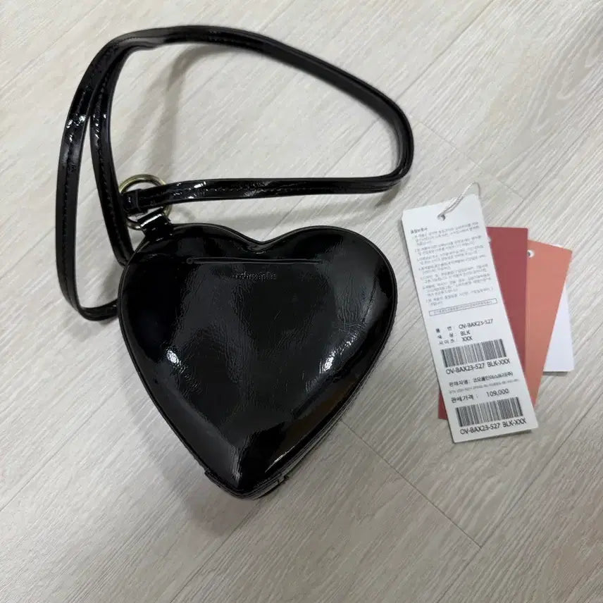 [BUNJANG] Archivepke Luv It Bag Black Handbag / 아카이브앱크 하트백 Luv it bag