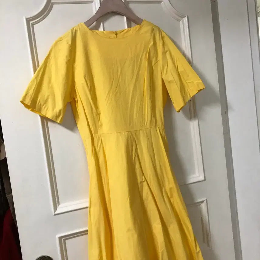 [BUNJANG] Butter & Yellow A-Line Midi Dress / 바스락 원피스 버터앤 노랑 옐로우 A라인 플레어 에이라인 미디 햅번 국산