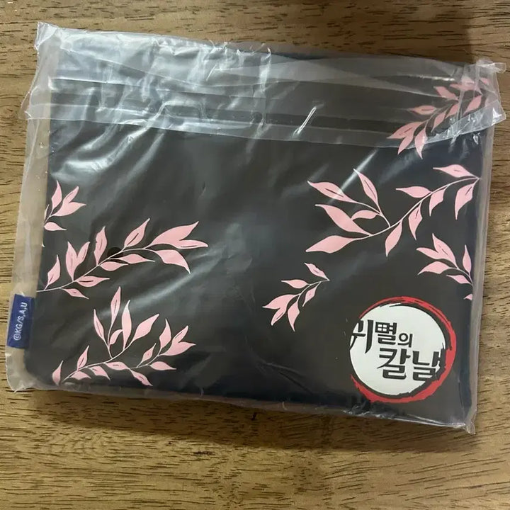 [BUNJANG] Mediheal Demon Slayer Nezuko Pouch (Sealed) / 메디힐 귀멸의 칼날 콜라보 네즈코 파우치 미개봉
