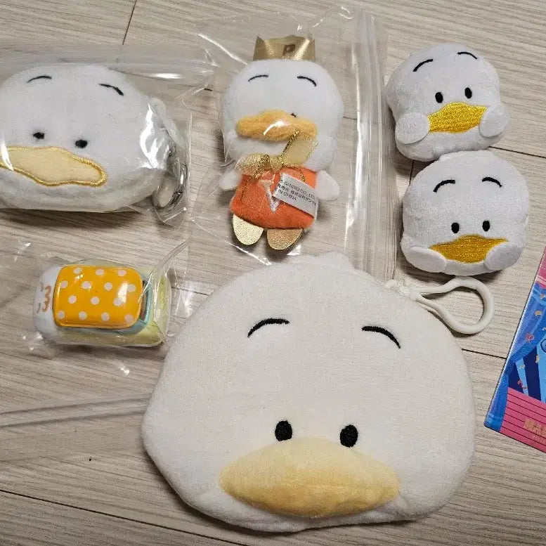 [BUNJANG] Sanrio Ahirunopekkle Set / [포장완료] 산리오 아히루노페클 뱃지, 토미카 등 세트
