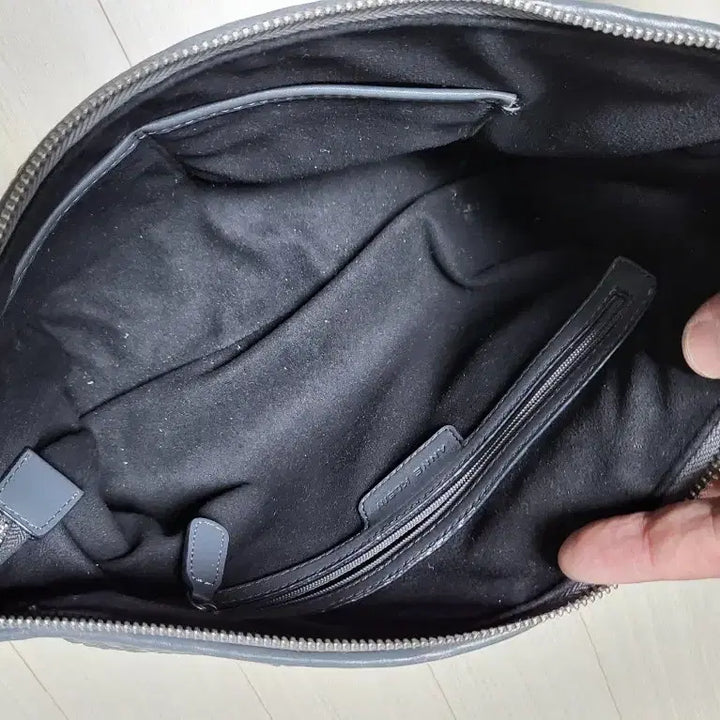 [BUNJANG] 앤클라인 회색 가죽 클러치 상태매우좋음 / 앤클라인 회색 가죽 클러치 상태매우좋음