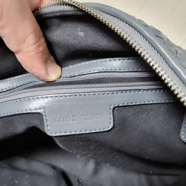 [BUNJANG] 앤클라인 회색 가죽 클러치 상태매우좋음 / 앤클라인 회색 가죽 클러치 상태매우좋음