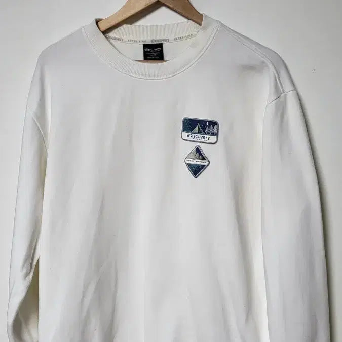 [BUNJANG] Discovery White Patch Sweatshirt / 디스커버리 흰색 패치 맨투맨티