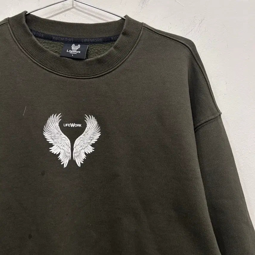 [BUNJANG] LifeWork Wing Logo Fleece Oversized Sweatshirt / 라이프워크 윙 로고 기모 오버핏 맨투맨