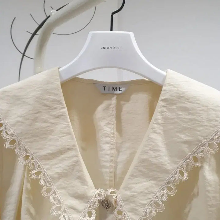 [BUNJANG] TIME Lace Collar Blouse Ivory / TIME 레이스 카라 블라우스 아이보리