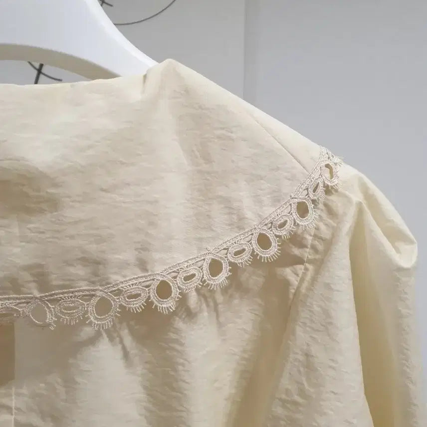 [BUNJANG] TIME Lace Collar Blouse Ivory / TIME 레이스 카라 블라우스 아이보리