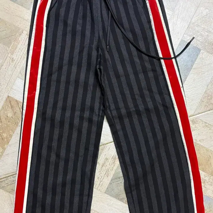 [BUNJANG] Lucky Chouette Velvet Stripe Wide Pants (Size 36) / 정품/미사용] 럭키슈에뜨 벨벳 배색 스트라이프 와이드 팬츠 (36)