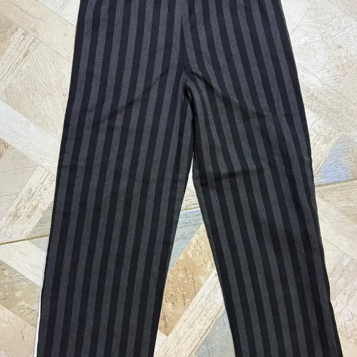 [BUNJANG] Lucky Chouette Velvet Stripe Wide Pants (Size 36) / 정품/미사용] 럭키슈에뜨 벨벳 배색 스트라이프 와이드 팬츠 (36)