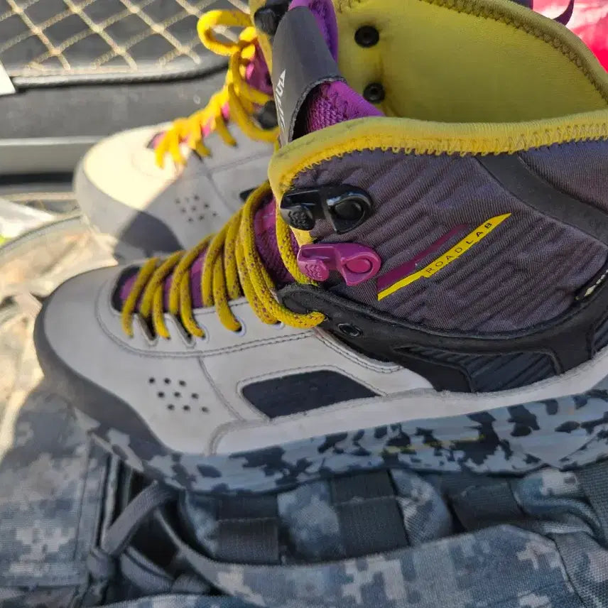 [BUNJANG] ARG Gear Mid-Cut Hiking Boots / 에이알지 기어 등산화 미드컷 퍼플/옐로우