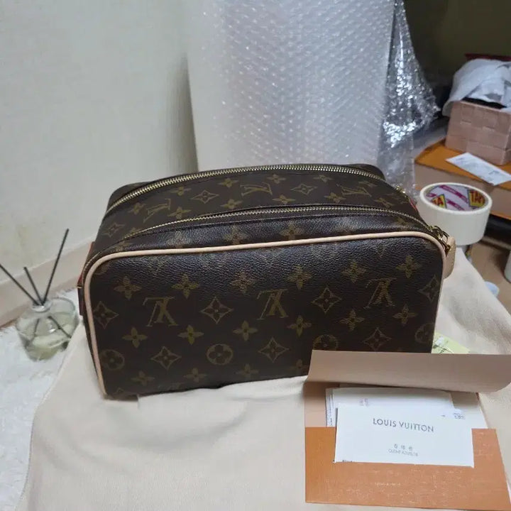 [BUNJANG] Louis Vuitton Monogram Dopp Kit Pouch / (새상품) 루이비통 모노그램 돕키트 파우치