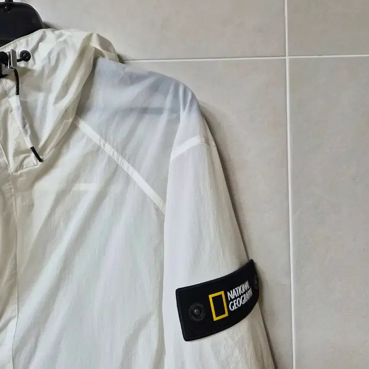 [BUNJANG] National Geographic White Windbreaker Jacket (Size 105) / 내셔널지오그래픽 화이트 바람막이 자켓 105