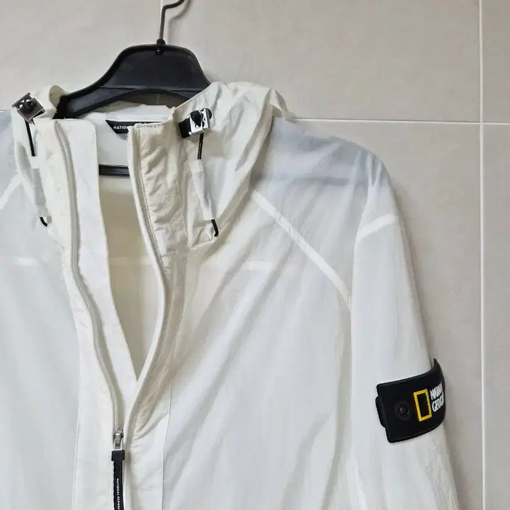 [BUNJANG] National Geographic White Windbreaker Jacket (Size 105) / 내셔널지오그래픽 화이트 바람막이 자켓 105