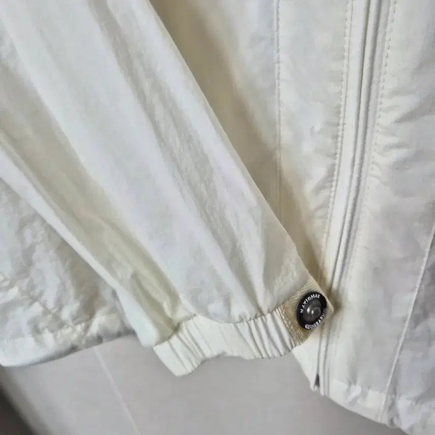 [BUNJANG] National Geographic White Windbreaker Jacket (Size 105) / 내셔널지오그래픽 화이트 바람막이 자켓 105