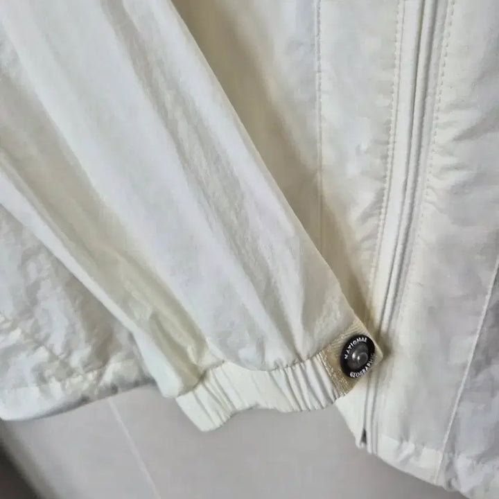 [BUNJANG] National Geographic White Windbreaker Jacket (Size 105) / 내셔널지오그래픽 화이트 바람막이 자켓 105