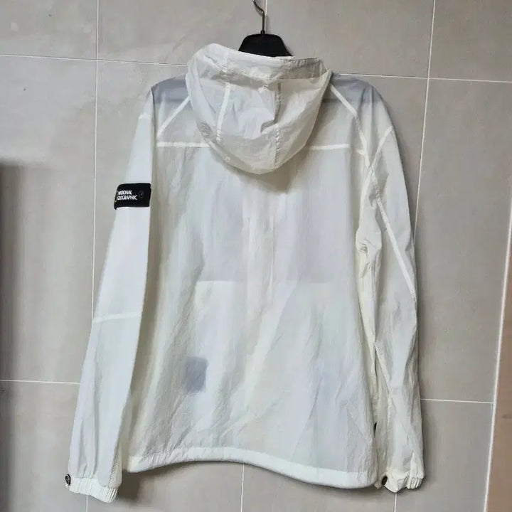 [BUNJANG] National Geographic White Windbreaker Jacket (Size 105) / 내셔널지오그래픽 화이트 바람막이 자켓 105