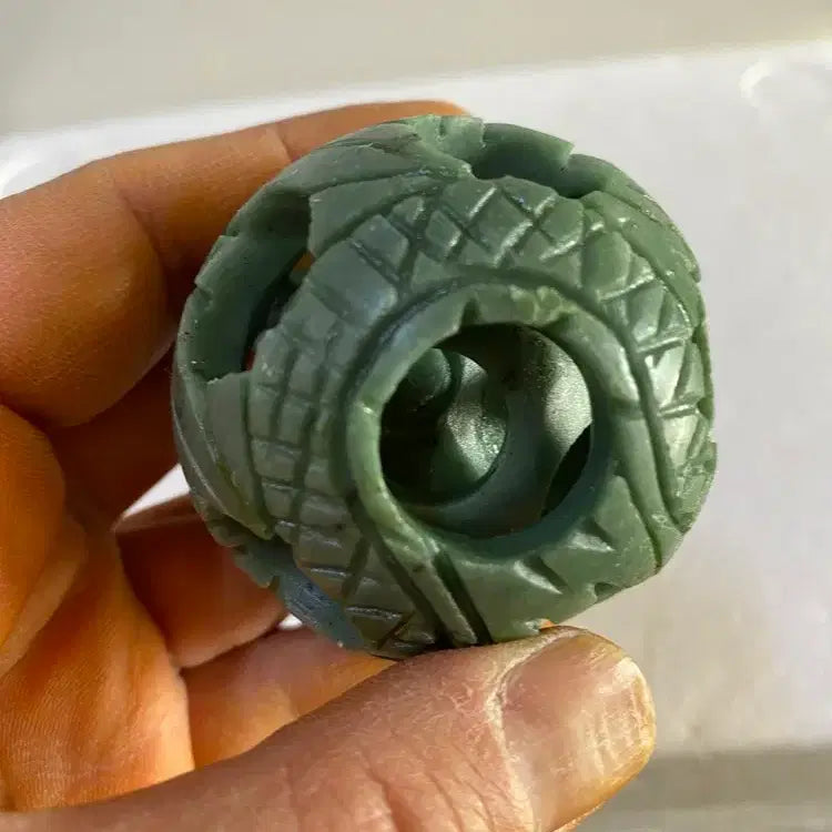 [BUNJANG] Jade Ornament with Nested Jade Pieces / 큰 옥속에 또 다른 옥들이 들어있는 옥조형/ 요316