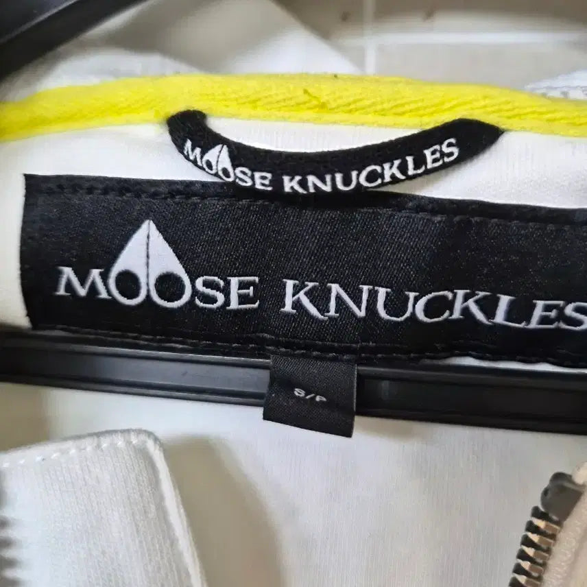 [BUNJANG] Moose Knuckles White Yellow Hooded Windbreaker S / 무스너클 화이트 옐로우 후드 바람막이 S