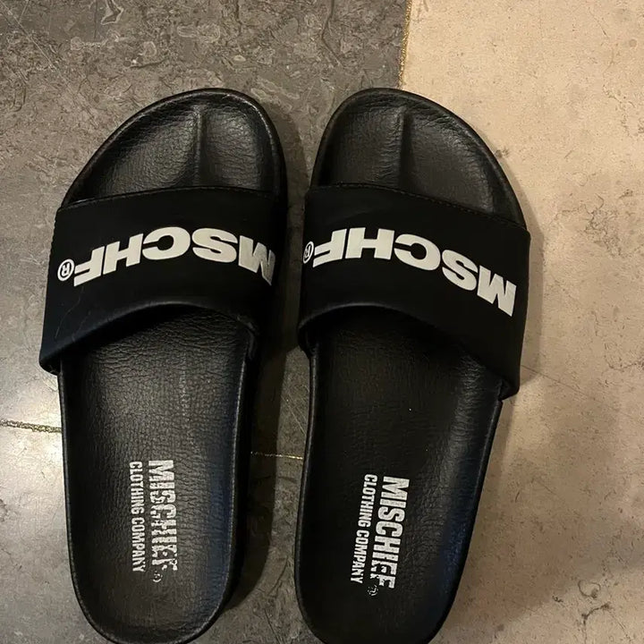 [BUNJANG] Mschf Black Slippers / Mschf 미스치프 슬리퍼 블랙 240
