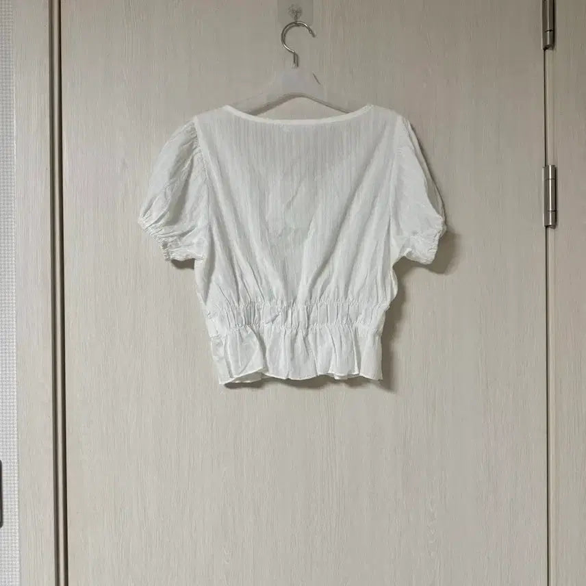 [BUNJANG] Shirring Ribbon Crop Blouse (White) / 셔링 리본 크롭 블라우스 (화이트)