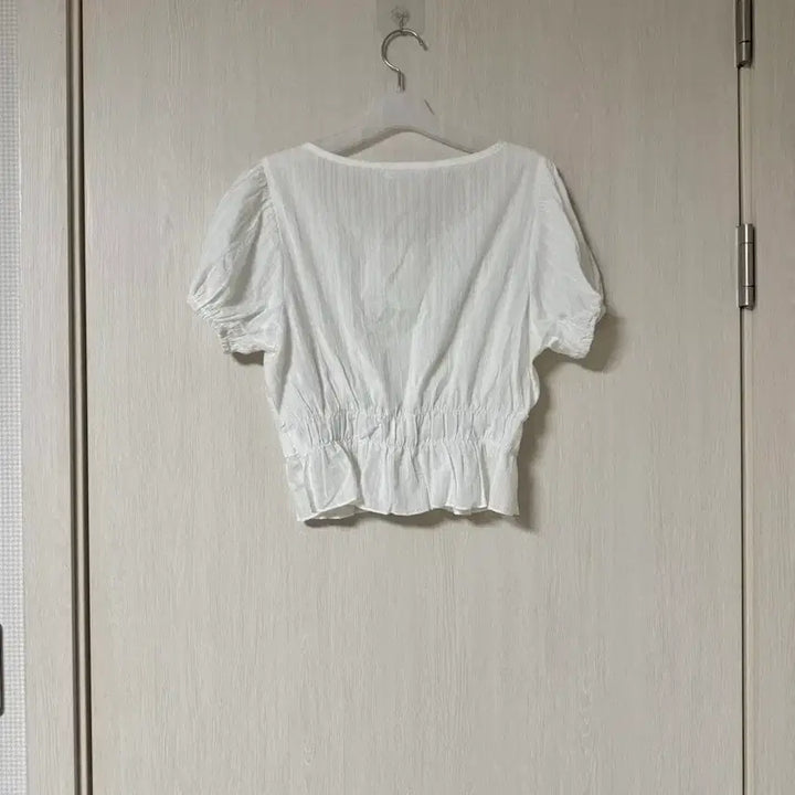 [BUNJANG] Shirring Ribbon Crop Blouse (White) / 셔링 리본 크롭 블라우스 (화이트)