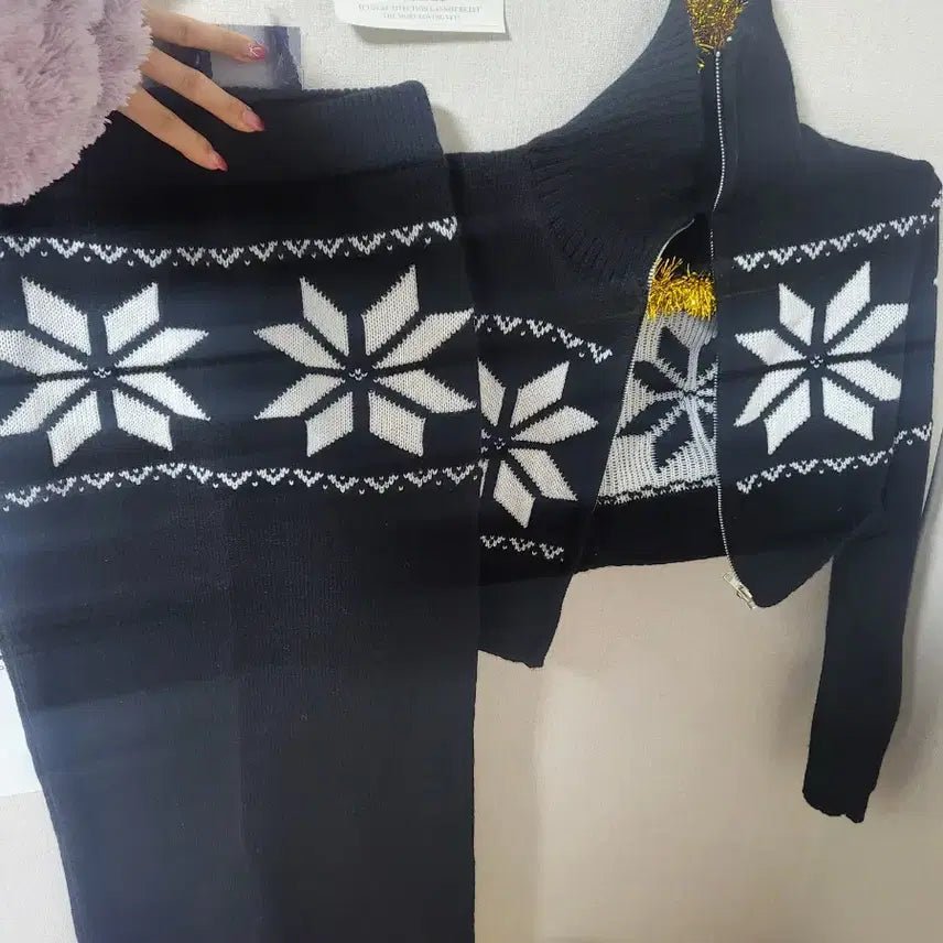 [BUNJANG] Snowflake Pattern Knit Two-Piece Set / 눈꽃 패턴 니트 투피스 세트