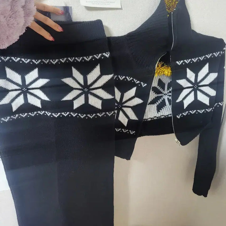 [BUNJANG] Snowflake Pattern Knit Two-Piece Set / 눈꽃 패턴 니트 투피스 세트
