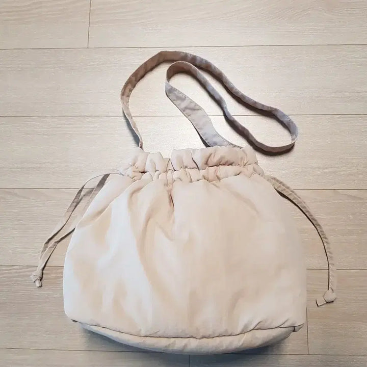 [BUNJANG] Beige Bucket Shoulder Bag / 베이지 복조리 숄더백