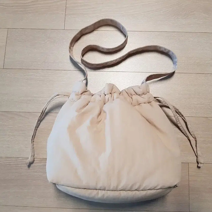 [BUNJANG] Beige Bucket Shoulder Bag / 베이지 복조리 숄더백