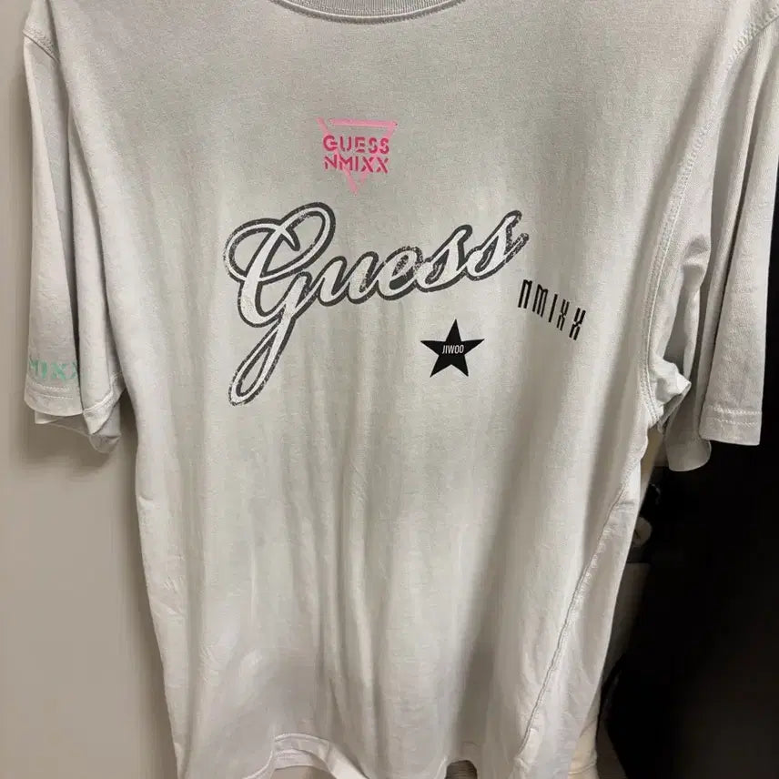 [BUNJANG] NMIXX x Guess Collaboration T-shirt / 엔믹스 더 게스 티셔츠